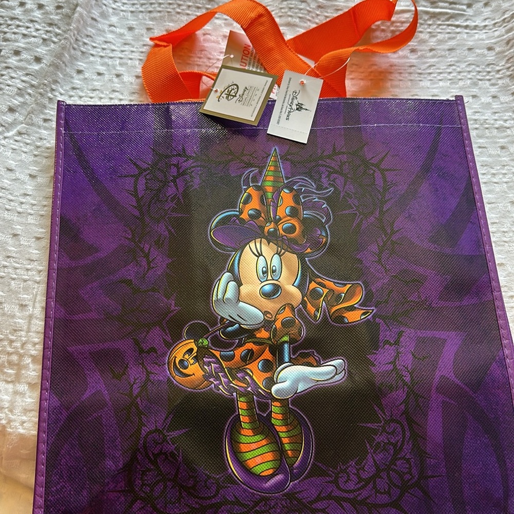 Minnie - Picture 2 of 5